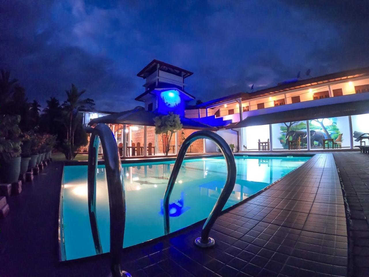 Villa 4U Бентота Екстериор снимка